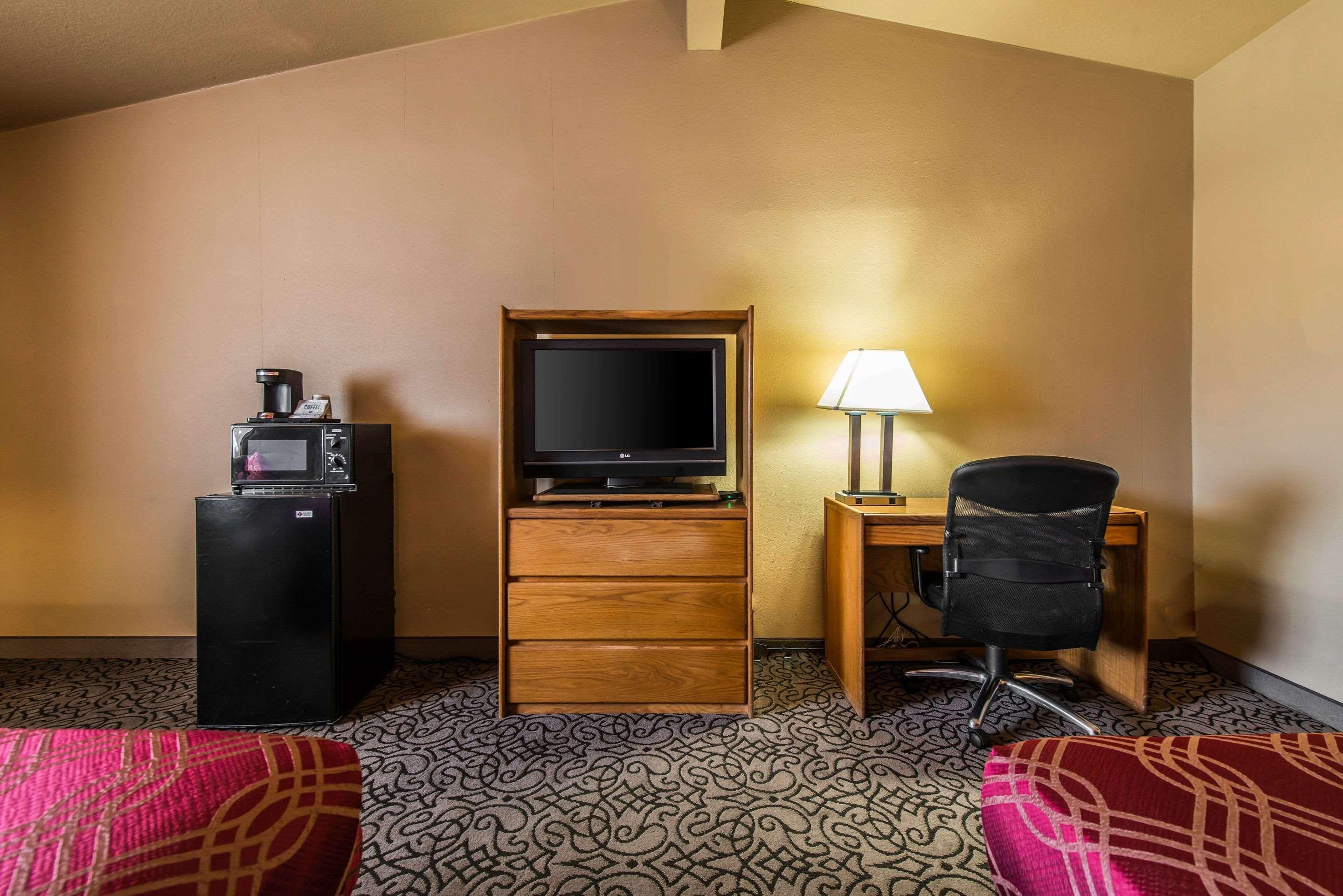 Rodeway Inn Brush Екстериор снимка