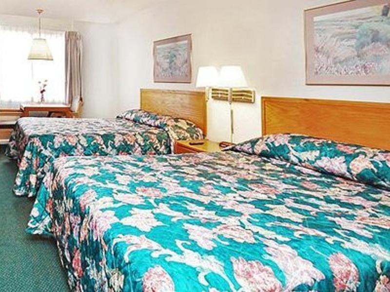 Rodeway Inn Brush Екстериор снимка